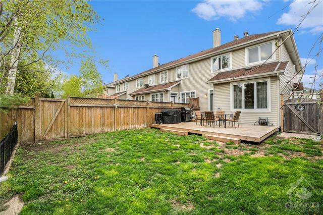 531 Devonwood Cir, Townhouse with 3 bedrooms, 3 bathrooms and 3 parking in Ottawa ON | Image 25
