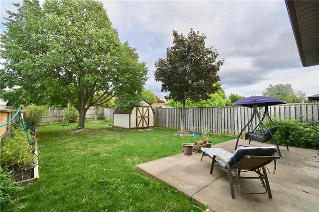 40 Lyton Cres, House attached with 3 bedrooms, 2 bathrooms and 3 parking in Hamilton ON | Image 35
