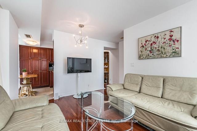 1005 - 1 Elm Dr, Condo with 2 bedrooms, 2 bathrooms and 1 parking in Mississauga ON | Image 2