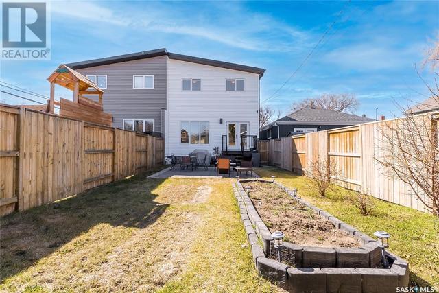 327 2nd Street E, House semidetached with 3 bedrooms, 3 bathrooms and null parking in Saskatoon SK | Image 43