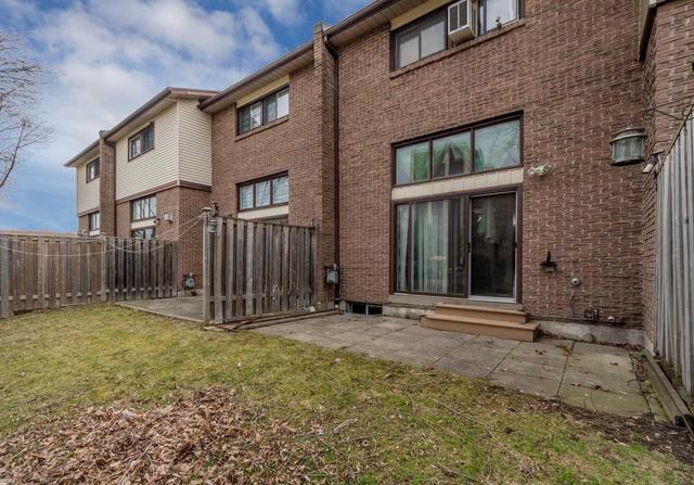 31 Mccallum Crt, Townhouse with 3 bedrooms, 2 bathrooms and 1 parking in Brampton ON | Image 17