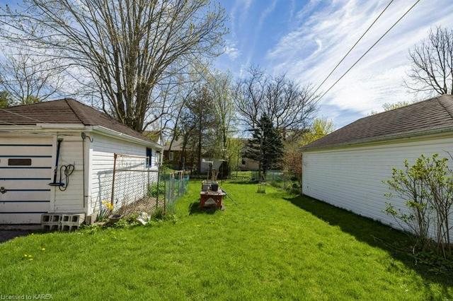 301 Victoria St, House detached with 3 bedrooms, 1 bathrooms and 4 parking in Kingston ON | Image 28