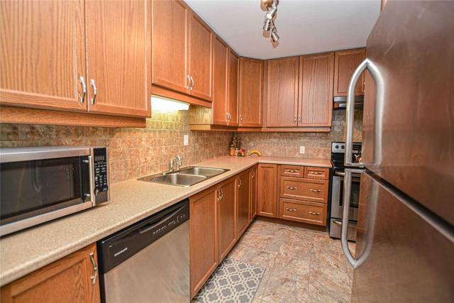 70 - 81 Hansen Rd N, Townhouse with 3 bedrooms, 2 bathrooms and 1 parking in Brampton ON | Image 3