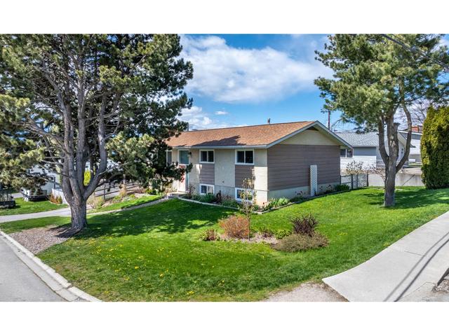 1018 Birch Street, House detached with 5 bedrooms, 3 bathrooms and null parking in Creston BC | Image 2