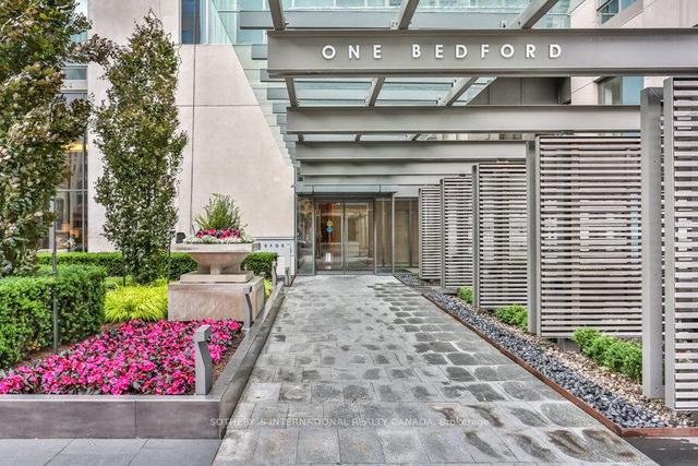 811 - 1 Bedford Rd, Condo with 2 bedrooms, 3 bathrooms and 2 parking in Toronto ON | Image 1