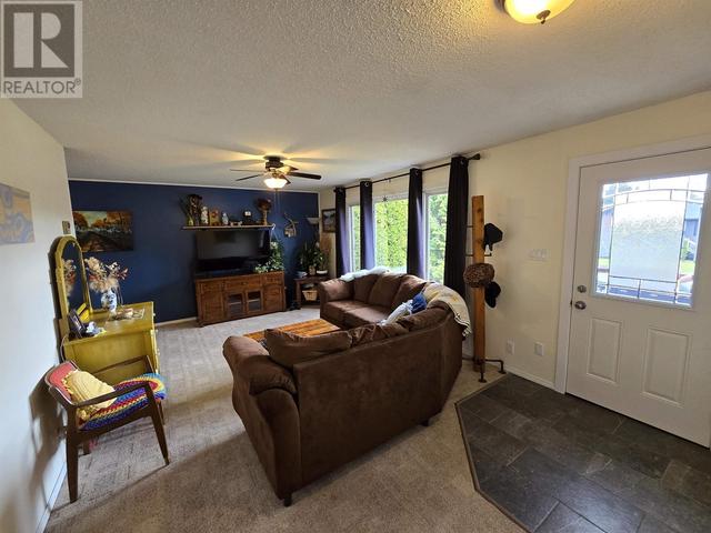 3666 Hawthorne Ave, House detached with 4 bedrooms, 2 bathrooms and null parking in Kitimat Stikine E BC | Image 8