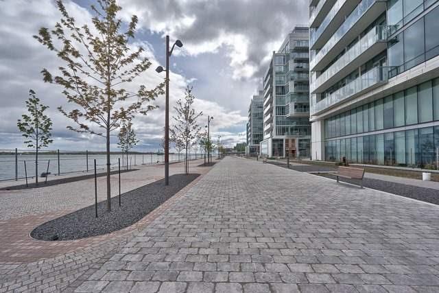 Th105 - 39 Queens Quay E, Townhouse with 2 bedrooms, 3 bathrooms and 1 parking in Toronto ON | Image 3