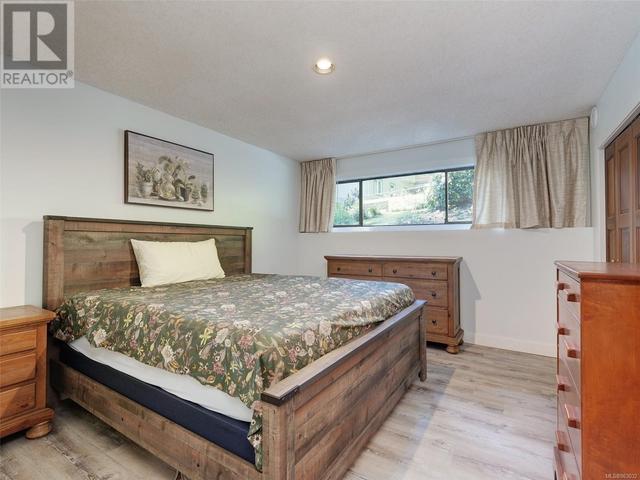 11316 Ravenscroft Pl, House detached with 4 bedrooms, 5 bathrooms and 4 parking in North Saanich BC | Image 42