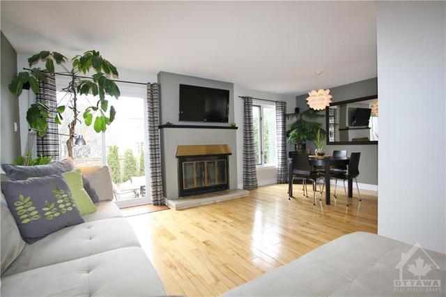 1579 Meadowfield Pl, House detached with 3 bedrooms, 3 bathrooms and 4 parking in Ottawa ON | Image 8