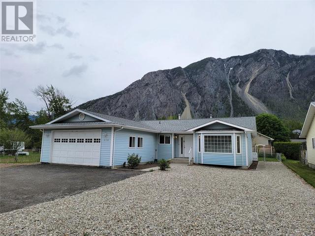 819 10th Ave, House detached with 3 bedrooms, 1 bathrooms and 5 parking in Keremeos BC | Image 27