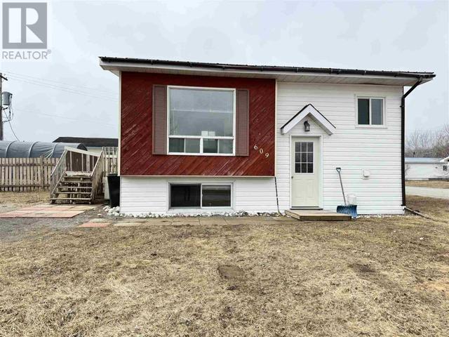 609 Des Noisettes Rue, House detached with 3 bedrooms, 2 bathrooms and null parking in Dubreuilville ON | Image 1