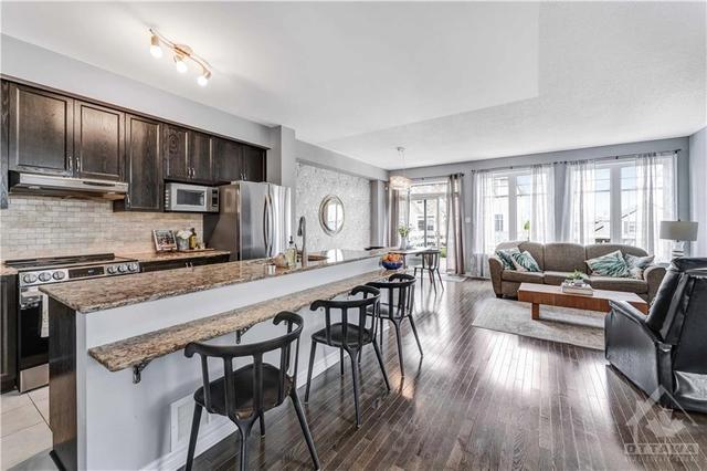 218 Espin Hts, Townhouse with 3 bedrooms, 3 bathrooms and 3 parking in Ottawa ON | Image 10