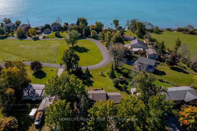 329 Lakeshore Rd, House detached with 3 bedrooms, 2 bathrooms and 10 parking in Brighton ON | Image 1