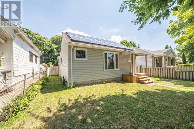 3661 Queen, House detached with 3 bedrooms, 1 bathrooms and null parking in Windsor ON | Image 2