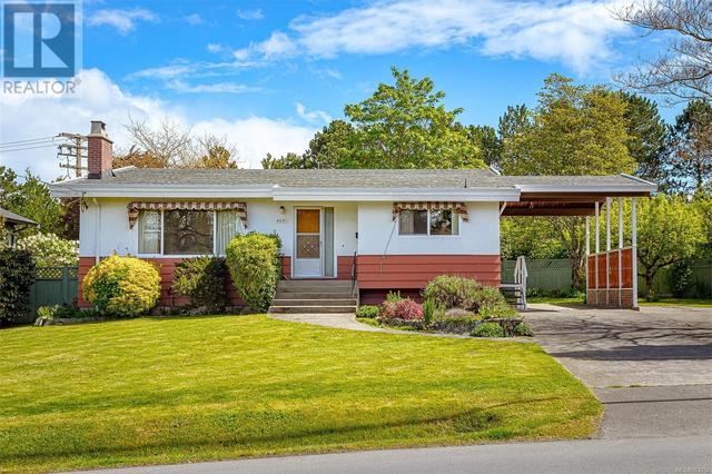 4051 Cedar Hill Cross Rd, House detached with 4 bedrooms, 2 bathrooms and 3 parking in Saanich BC | Image 1