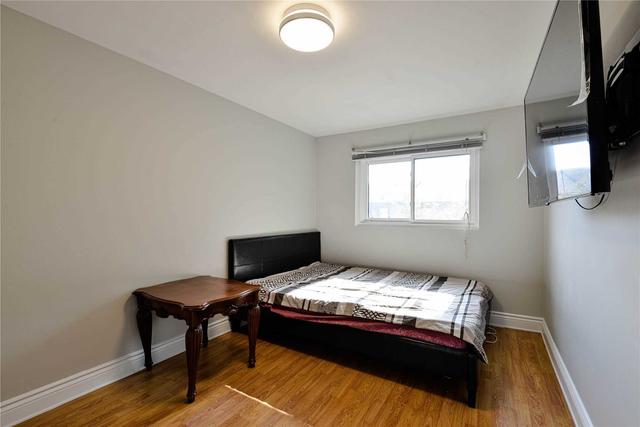 35 Carleton Pl, Townhouse with 3 bedrooms, 2 bathrooms and 2 parking in Brampton ON | Image 18