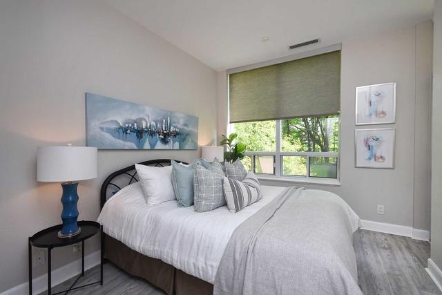 T12 - 16 Dallimore Cir, Condo with 1 bedrooms, 1 bathrooms and 1 parking in Toronto ON | Image 8