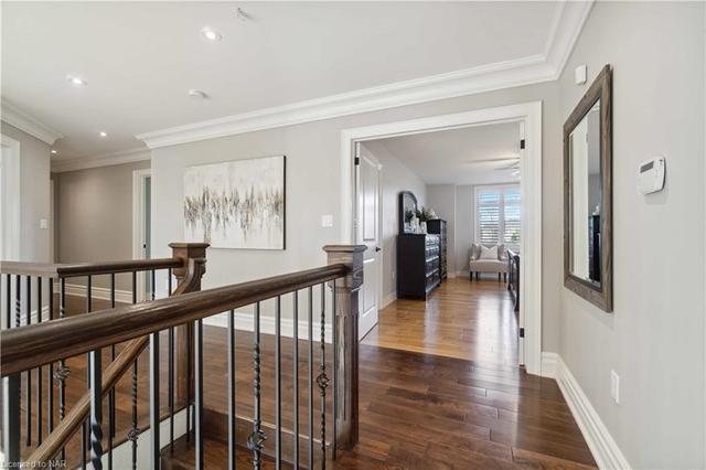 34 Sandalwood Cres, House detached with 4 bedrooms, 3 bathrooms and 7 parking in Niagara on the Lake ON | Image 10