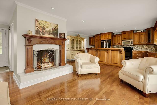 17 Baker Rd N, House detached with 3 bedrooms, 2 bathrooms and 5 parking in Grimsby ON | Image 35