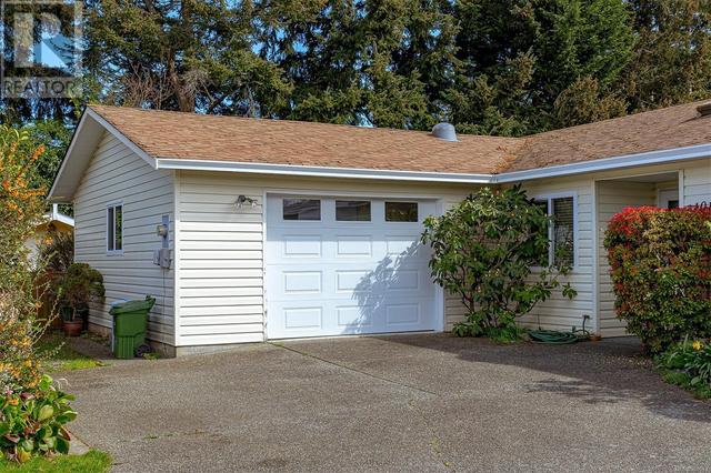 10149 Turnmill Close, House detached with 3 bedrooms, 2 bathrooms and 1 parking in Sidney BC | Image 2