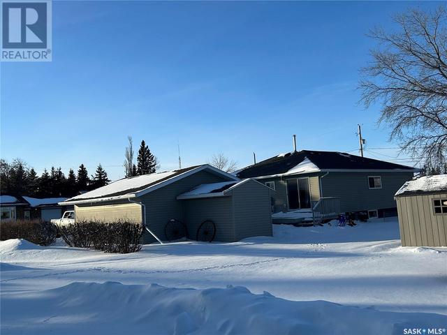 310 3rd Ave Ne, House detached with 4 bedrooms, 2 bathrooms and null parking in Ituna SK | Image 26