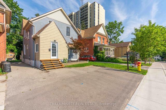 24 Peter St, House detached with 3 bedrooms, 2 bathrooms and 2 parking in Kitchener ON | Image 34