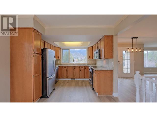 2273 Shannon Ridge Dr, House detached with 4 bedrooms, 3 bathrooms and 2 parking in West Kelowna BC | Image 11
