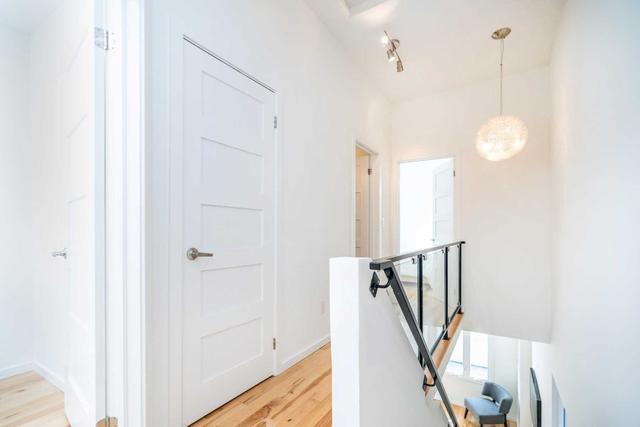 422 Montrose Ave, House semidetached with 3 bedrooms, 2 bathrooms and 2 parking in Toronto ON | Image 25