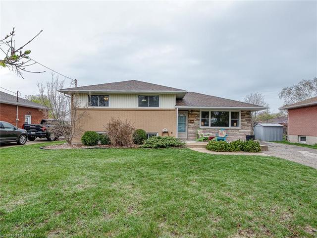 1028 Eastlawn Avenue, House detached with 3 bedrooms, 1 bathrooms and null parking in Sarnia ON | Image 1