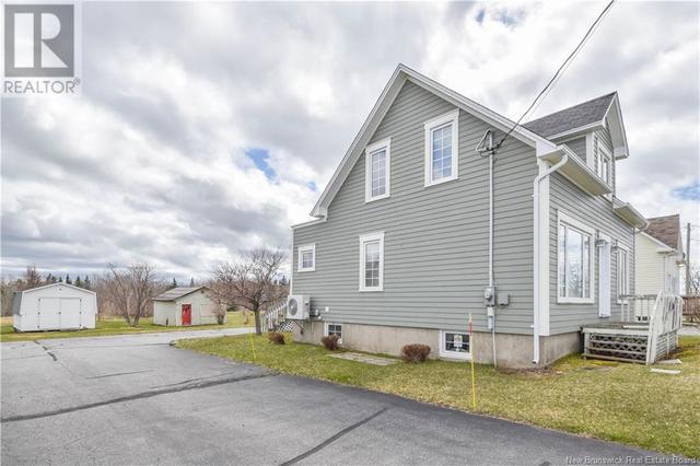 336 Saint Pierre Est Blvd, House detached with 3 bedrooms, 1 bathrooms and null parking in Caraquet NB | Image 11