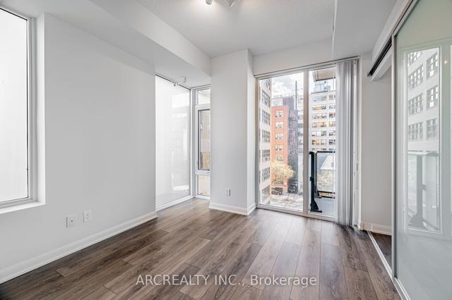 404 - 435 Richmond St W, Condo with 2 bedrooms, 2 bathrooms and 0 parking in Toronto ON | Image 11