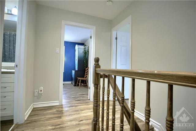 125 Dunforest Terr, Townhouse with 3 bedrooms, 3 bathrooms and 3 parking in Ottawa ON | Image 9