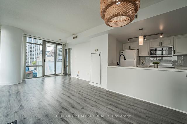 1707 - 38 Grenville St, Condo with 2 bedrooms, 2 bathrooms and 1 parking in Toronto ON | Image 2