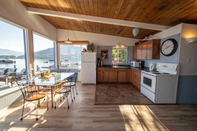 2236 Blind Bay Rd, House detached with 5 bedrooms, 3 bathrooms and 7 parking in Columbia Shuswap C BC | Image 16