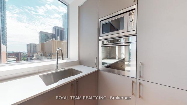 1806 - 88 Cumberland St, Condo with 1 bedrooms, 1 bathrooms and 0 parking in Toronto ON | Image 2