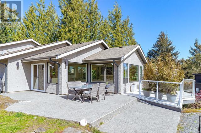 8518 Tribune Terr, House detached with 5 bedrooms, 3 bathrooms and 4 parking in North Saanich BC | Image 52