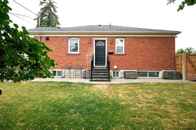 19 Fairweather Rd, House detached with 3 bedrooms, 3 bathrooms and 4 parking in Toronto ON | Image 35