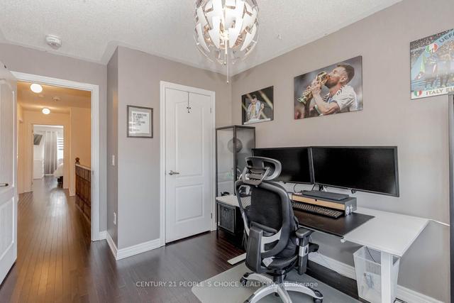 27 Davenfield Cir, House attached with 3 bedrooms, 4 bathrooms and 3 parking in Brampton ON | Image 18