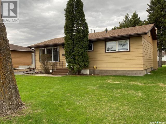 34 Deerwood Cres, House detached with 4 bedrooms, 2 bathrooms and null parking in Yorkton SK | Image 3
