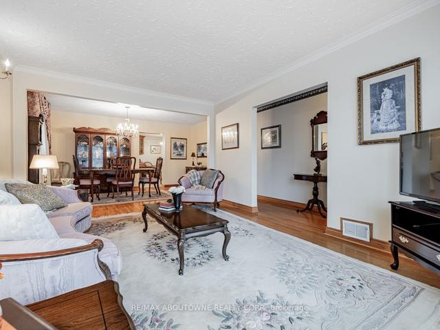 15 Deerhurst Ave, House detached with 3 bedrooms, 2 bathrooms and 6 parking in Toronto ON | Image 22