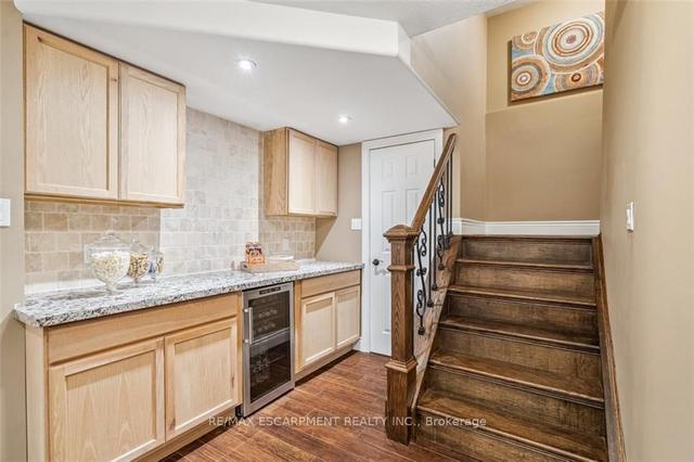 204 Dorchester Dr, House detached with 3 bedrooms, 3 bathrooms and 6 parking in Grimsby ON | Image 18
