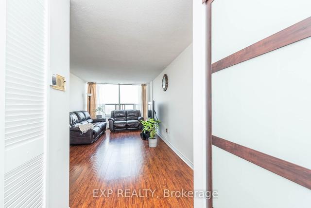 1202 - 60 Pavane Linkway, Condo with 2 bedrooms, 1 bathrooms and 1 parking in Toronto ON | Image 12