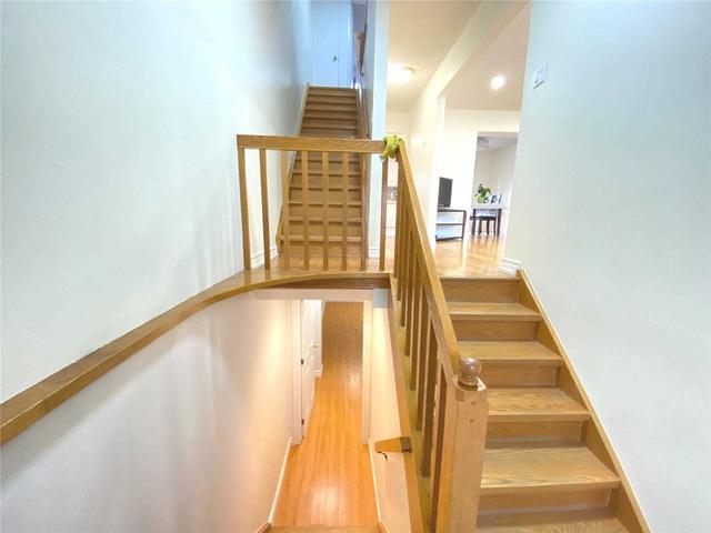 2 - 40 Wayside Ave, Townhouse with 3 bedrooms, 3 bathrooms and 2 parking in Toronto ON | Image 5