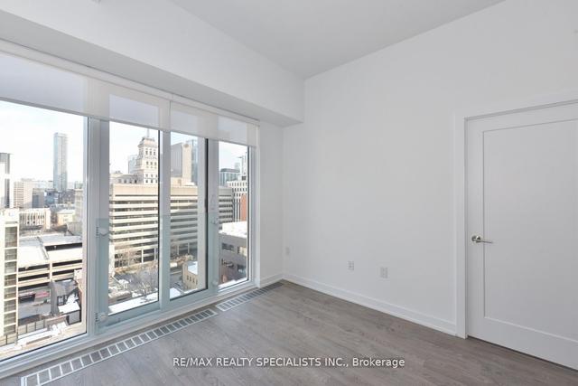 PH10 - 50 Mccaul St, Condo with 1 bedrooms, 2 bathrooms and 0 parking in Toronto ON | Image 4