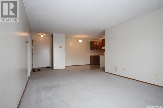 208 - 1832 Eaglesham Ave, Condo with 3 bedrooms, 1 bathrooms and null parking in Weyburn SK | Image 4