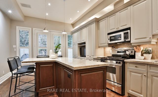 102 Pleasant Blvd, Townhouse with 3 bedrooms, 4 bathrooms and 2 parking in Toronto ON | Image 5