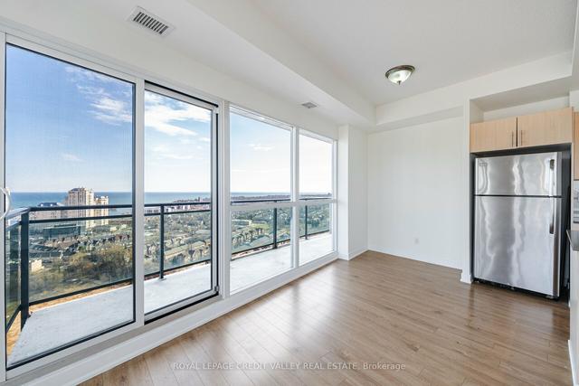 2426 - 165 Legion Rd N, Condo with 2 bedrooms, 2 bathrooms and 1 parking in Toronto ON | Image 5