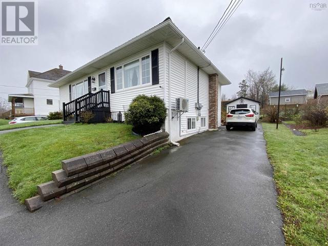 120 Herbert St, House detached with 4 bedrooms, 3 bathrooms and null parking in New Glasgow NS | Image 2
