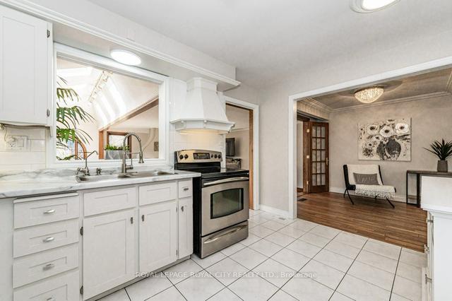 82 Sunnylea Cres, House detached with 4 bedrooms, 3 bathrooms and 7 parking in Guelph ON | Image 3