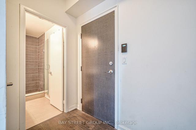2208 - 11 Bogert Ave, Condo with 2 bedrooms, 2 bathrooms and 1 parking in Toronto ON | Image 8